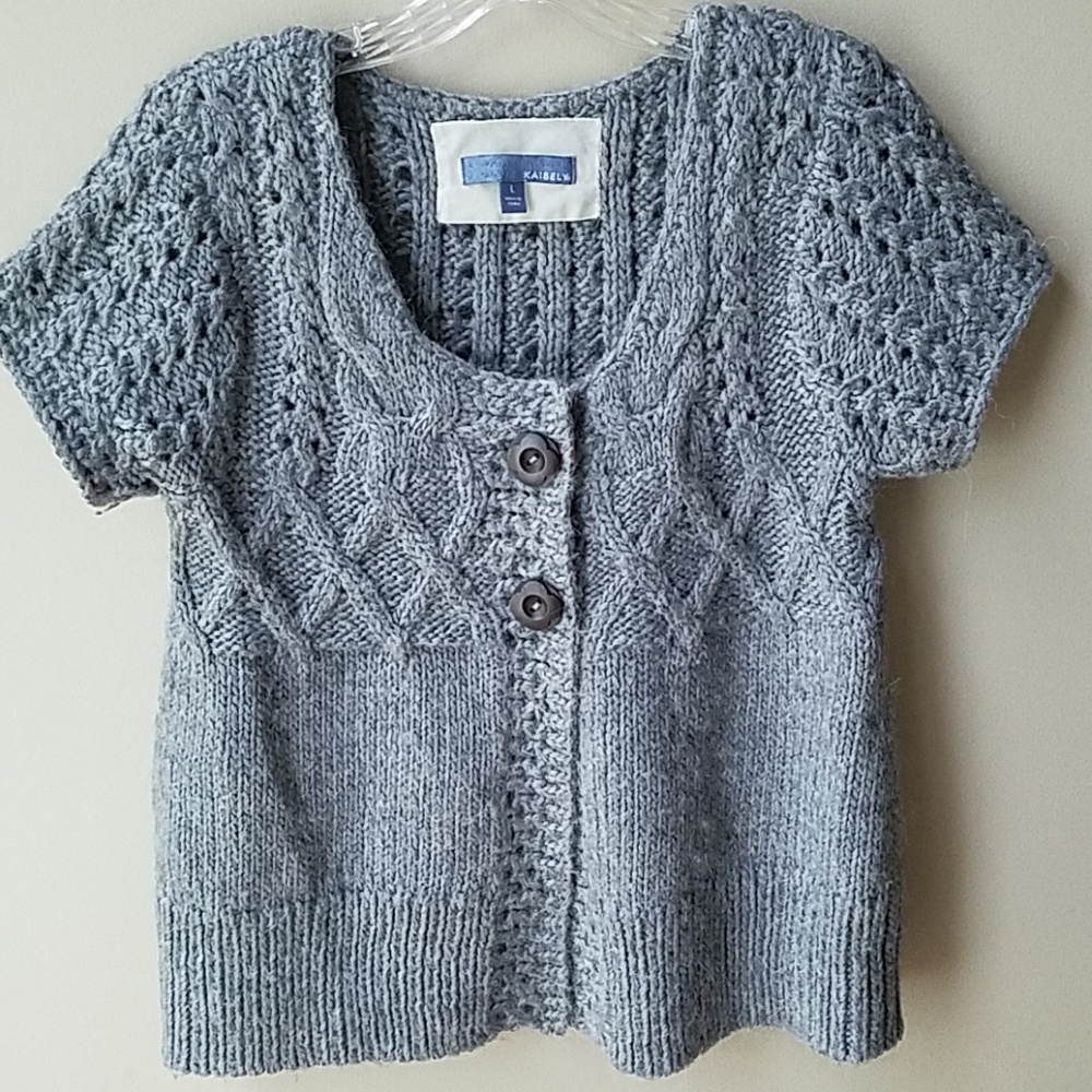 Short sleeve sweater